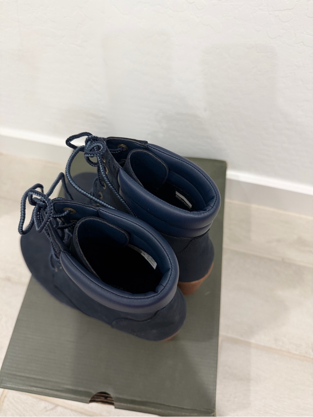 Timberland Navy Lace-Up Leather Block Heel Ankle Boots - Picture 8 of 8
